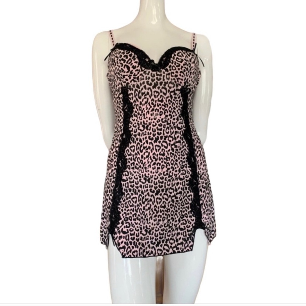International Intimates : pink leopard chemise